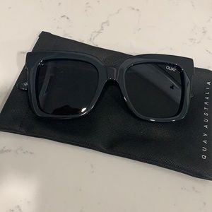 NWOT Quay Icy all back sunglasses